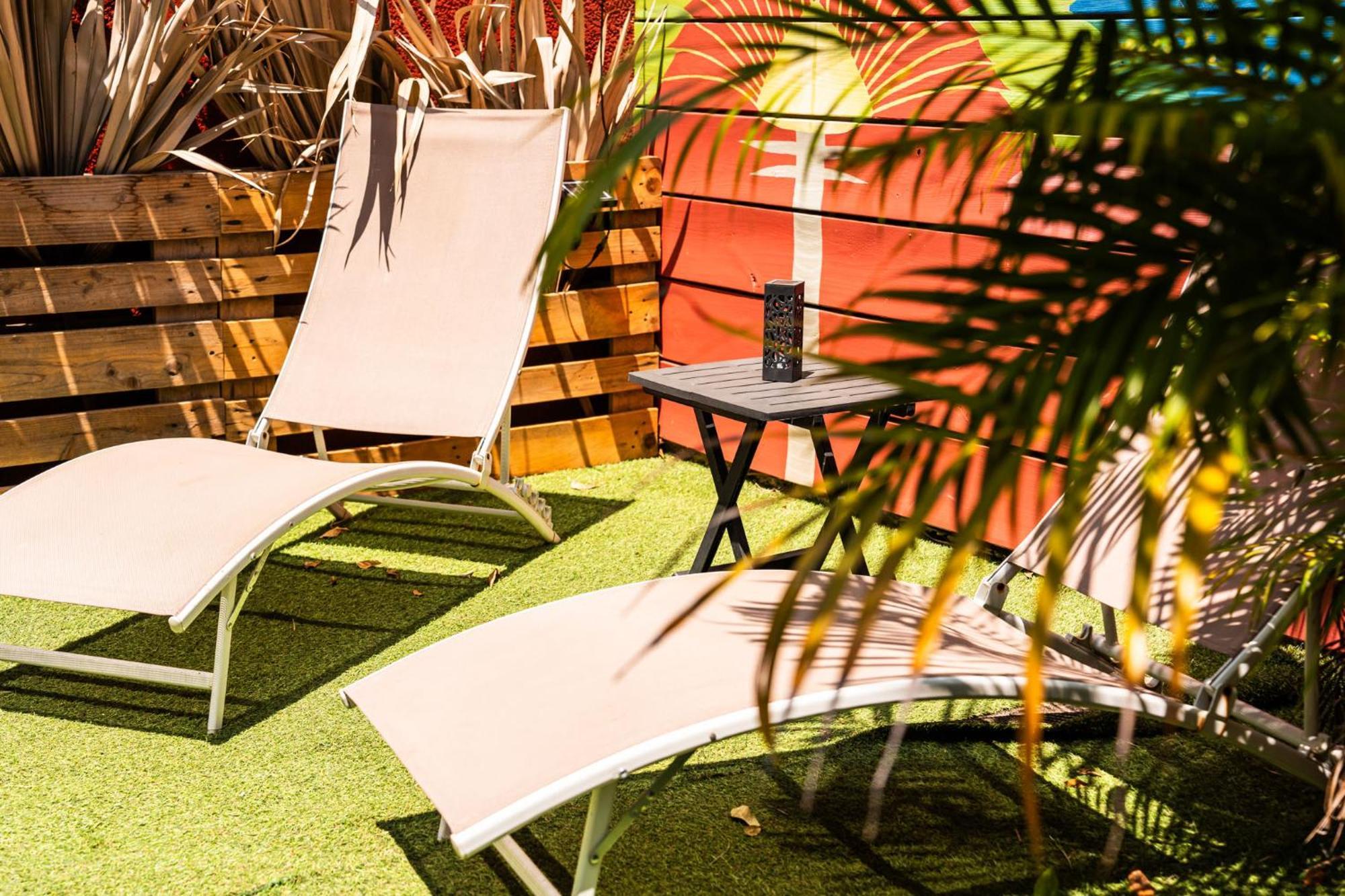 Les Baroudeurs Hostel Saint Pierre Bagian luar foto