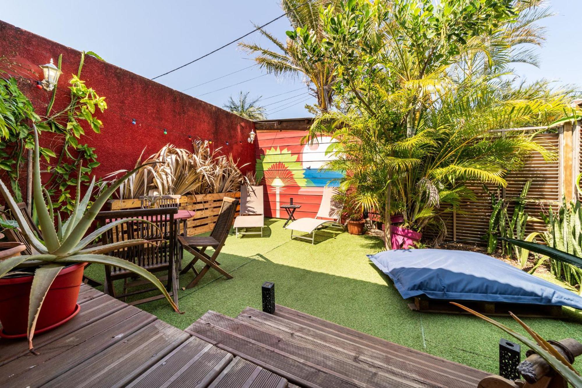 Les Baroudeurs Hostel Saint Pierre Bagian luar foto